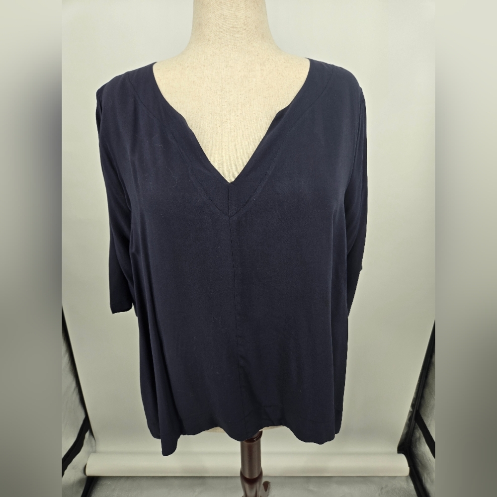 Vigorella Relaxed V-Neck Blouse in Navy Large (6359)